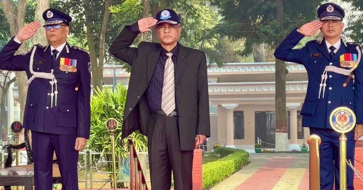 নির্বাচনকালে পুলিশের লুট হওয়া অস্ত্র ব্যবহার হবে না: স্বরাষ্ট্র উপদেষ্টা