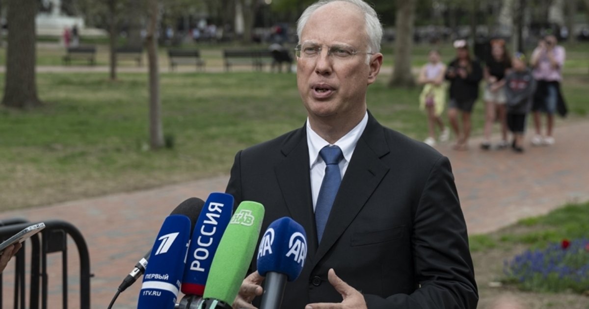 ‘বাবা’ ট্রাম্পের সঙ্গে বিবাদে না জড়াতে ইউরোপকে রুশ দূতের উপহাস