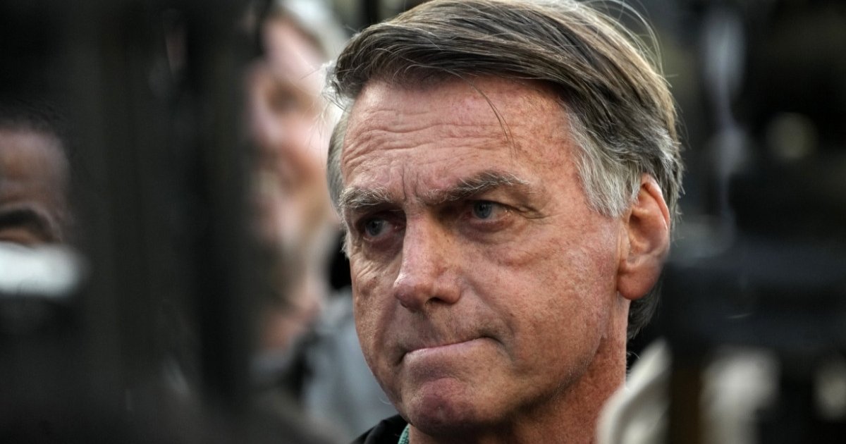 ডানপন্থী সাবেক প্রেসিডেন্টকে বিপরীত পন্থী বই পড়িয়ে কারাদণ্ড কমাচ্ছে ব্রাজিল