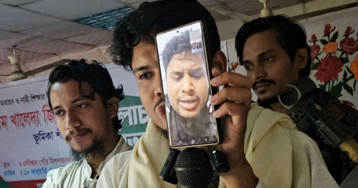 এই বয়সেই আমাদের মৃত্যু পরোয়ানা মাথায় নিয়ে রাজপথে চলতে হচ্ছে: হাসনাত আব্দুল্লাহ