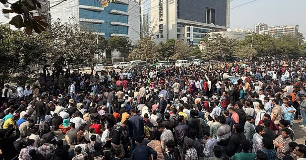 ব্যালট পেপার ও কমিশনের নিরপেক্ষতা নিয়ে শঙ্কা: ইসি ভবন ঘেরাও ছাত্রদলের