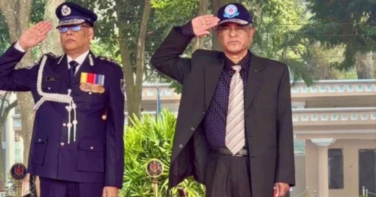 নির্বাচনে প্রার্থী বা এজেন্টের টাকা–খাবার নিতে পারবে না পুলিশ: স্বরাষ্ট্র উপদেষ্টা