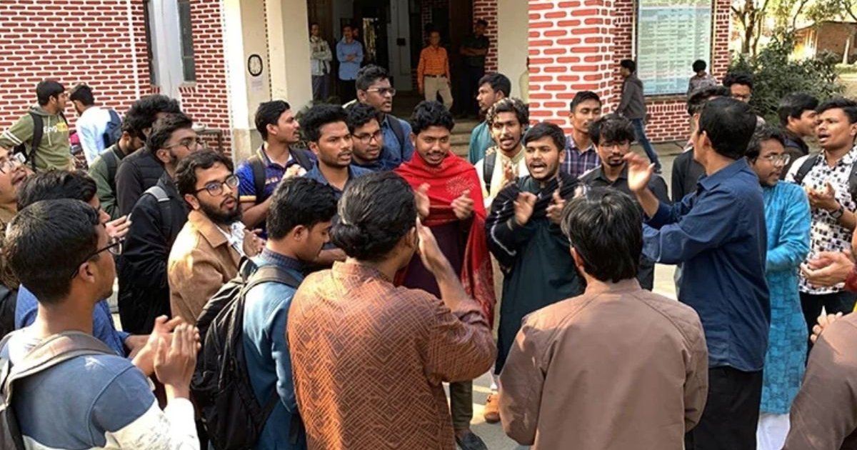 শাকসু স্থগিত চেয়ে হাইকোর্টে রিট, ক্যাম্পাসে বিক্ষোভ শিক্ষার্থীদের