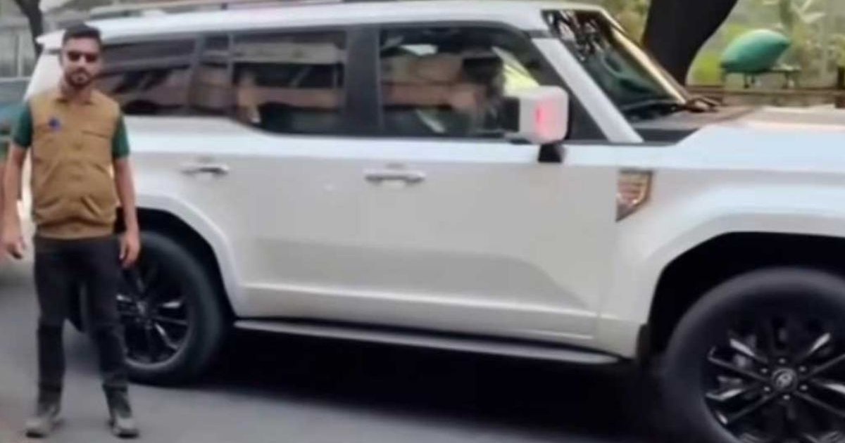 তারেক রহমানের গাড়িতে ‘রহস্যময়’ খাম সেঁটে উধাও বাইকার, এখনও শনাক্ত হয়নি