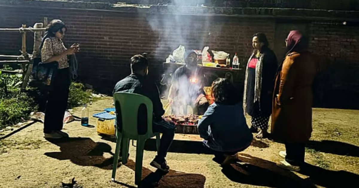 ঢাবিতে নারীদের জন্য ‘বৈষম্যহীন’ ক্যাম্পাসের দাবিতে ‘প্রশাসন পোড়া ও বারবিকিউ সন্ধ্যা’