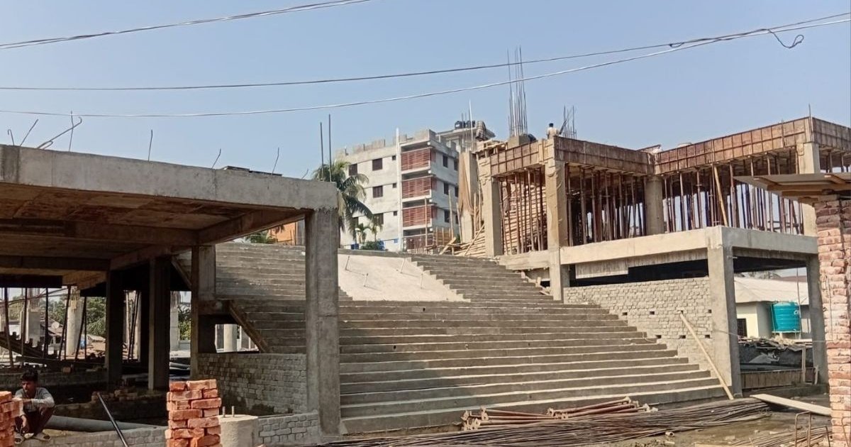 আট বছরেও শেষ হয়নি আমতলী মডেল মসজিদের নির্মাণকাজ