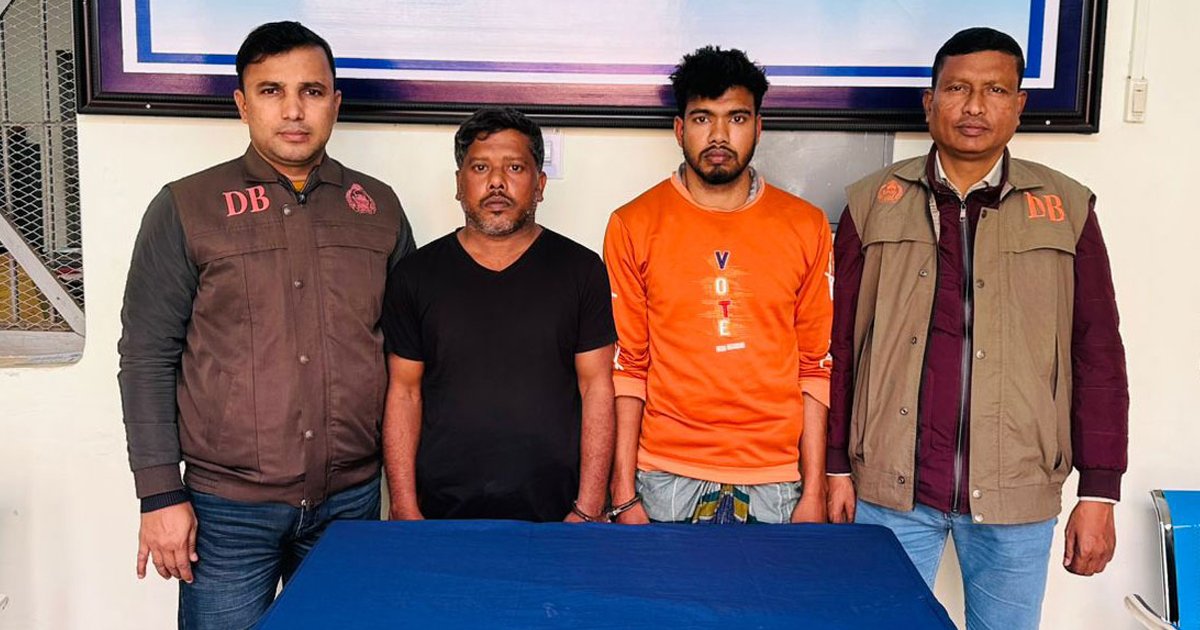 মব সৃষ্টি করে তিন পুলিশ সদস্যকে হেনস্তার অভিযোগ, গ্রেপ্তার ২