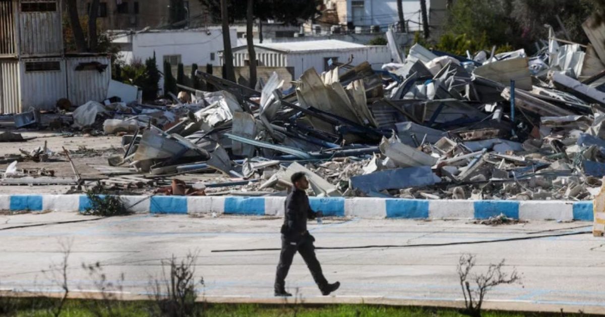 জাতিসংঘ ফিলিস্তিনি শরণার্থী সংস্থার কার্যালয় গুঁড়িয়ে দিলো ইসরায়েলি বাহিনী