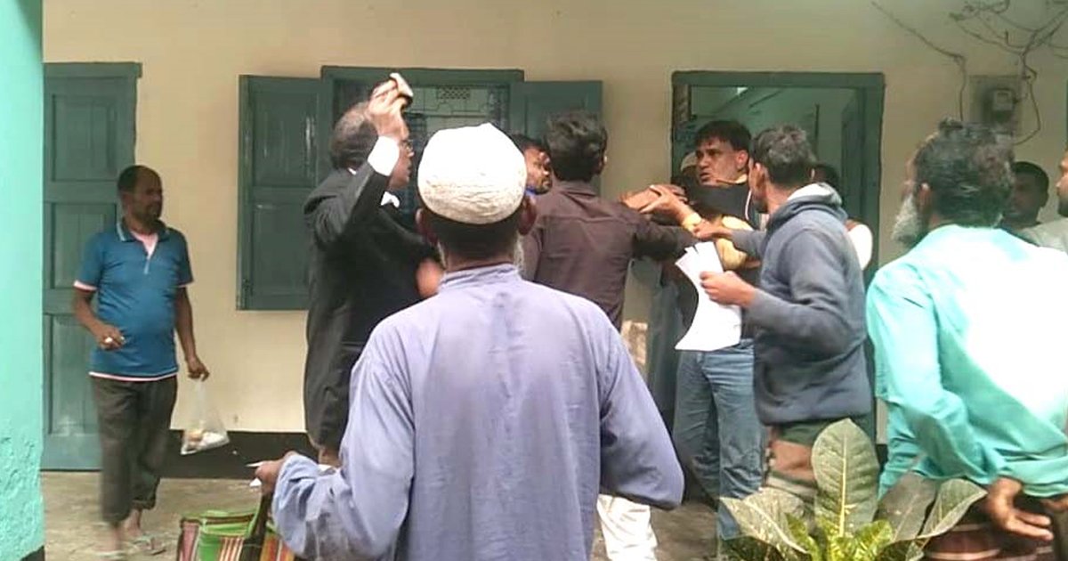 লেনদেন নিয়ে সরকারি কর্মকর্তার সঙ্গে ডিলারের মারামারি