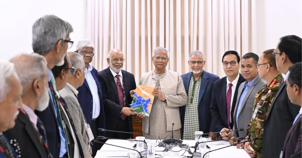 প্রধান উপদেষ্টার কাছে নবম জাতীয় বেতন কমিশনের প্রতিবেদন পেশ