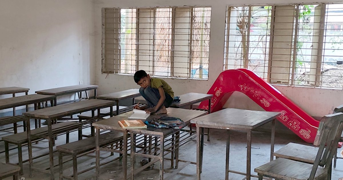 বিদ্যালয়ের শিক্ষার্থী ৬০ জন, উপস্থিত ১ জন