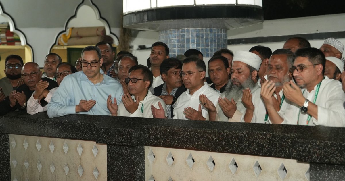 সিলেটে পৌঁছেই হযরত শাহজালাল (র.) এর মাজার জিয়ারতে তারেক রহমান