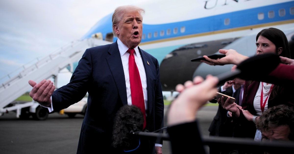 মাঝ আকাশে ট্রাম্পের বিমানে যান্ত্রিক গোলযোগ, ফিরে গেলেন ঘাঁটিতে