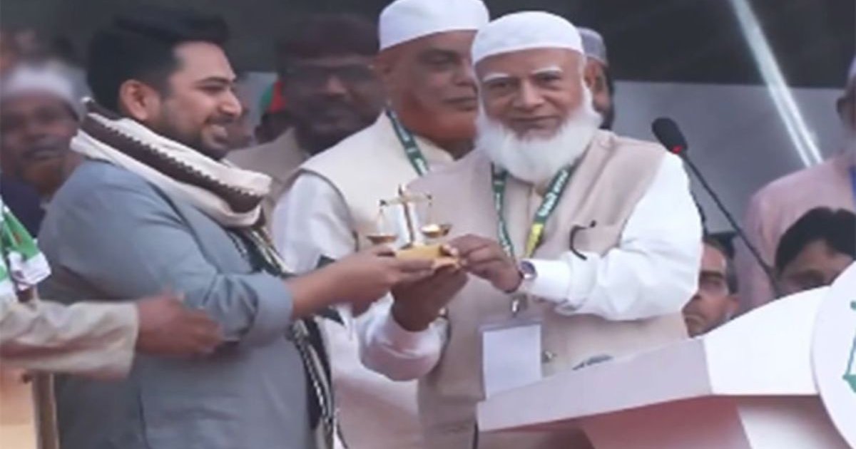 নাহিদ ইসলামের হাতে ‘পাল্লা-কলি’ তুলে দিলেন জামায়াত আমির