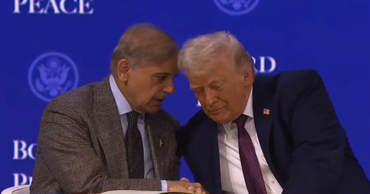 বিশ্ব অর্থনৈতিক ফোরামে শেহবাজের সঙ্গে সেনাপ্রধান আসিম মুনির, বিশ্বজুড়ে বিতর্ক