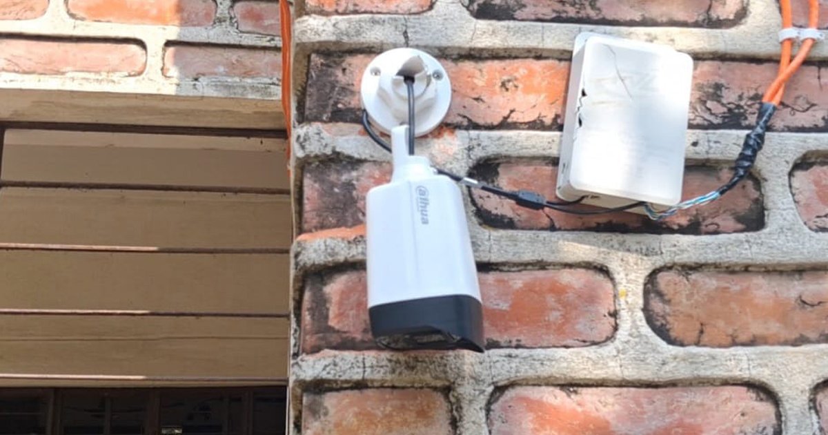 বিকেলে ভোটকেন্দ্রে বসানো হলো সিসিটিভি, সন্ধ্যায় ভাঙচুর