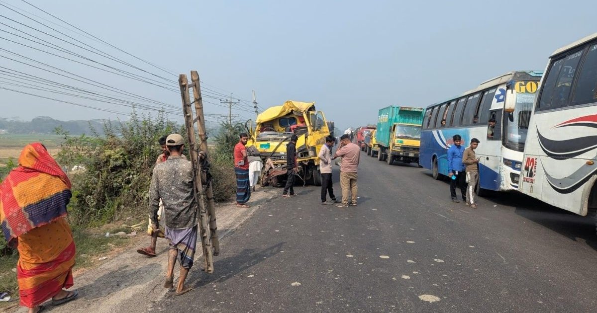 ভাঙ্গায় বাস-ট্রাকের মুখোমুখি সংঘর্ষে নিহত ২, আহত ১০