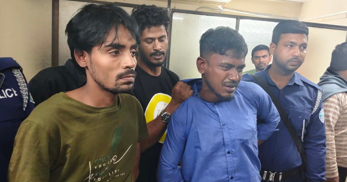 চলন্ত ‎বাসে কুবির নারী শিক্ষার্থীকে হেনস্তার অভিযোগে আটক ৫