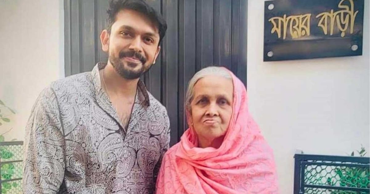 ‘গাছটা ফুলে ভরে যায়, শুধু তোমাকে দেখানো হল না, মা’