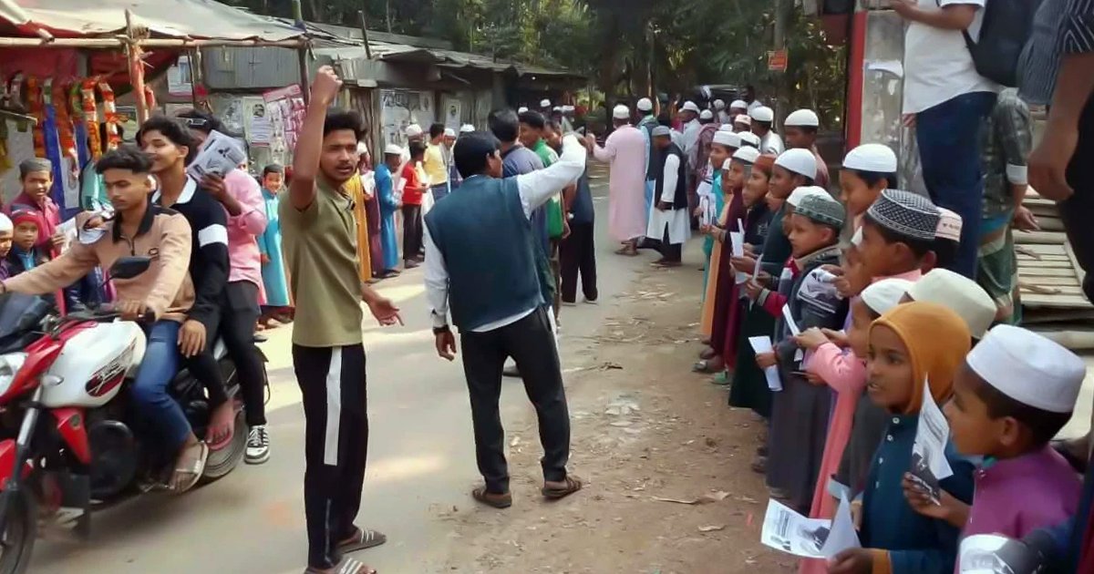 শিক্ষার্থীদের দিয়ে নির্বাচনী প্রচারণা, মাদ্রাসা শিক্ষককে জরিমানা