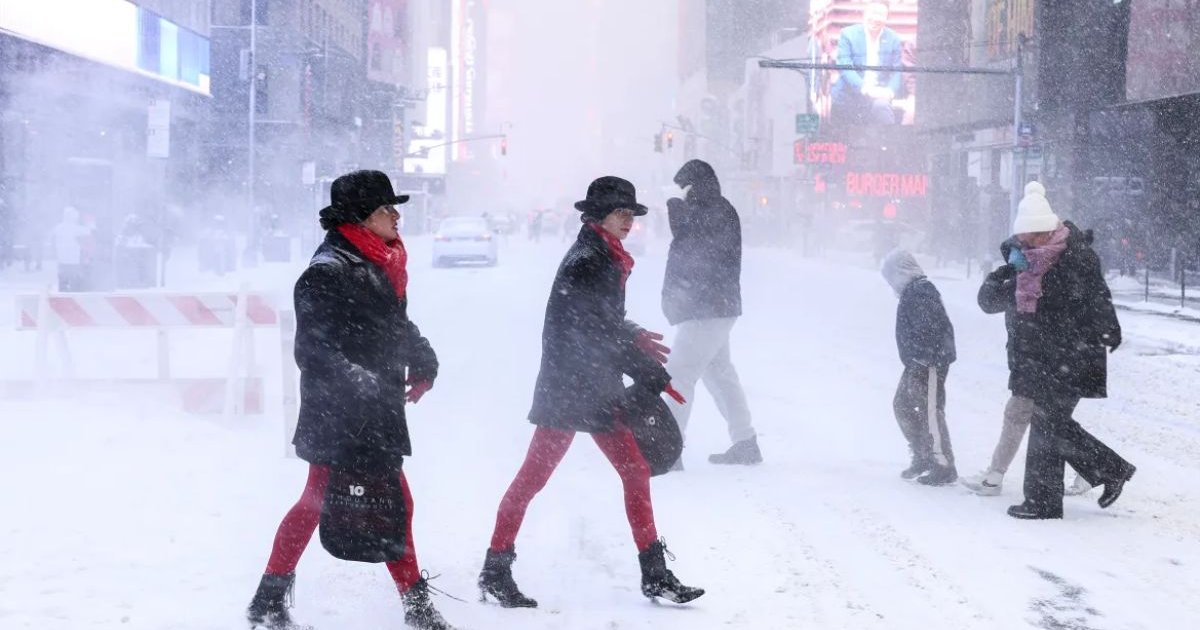 যুক্তরাষ্ট্রে তুষারঝড় ও তীব্র শীতে লন্ডভন্ড জনজীবন, নিহত ১১