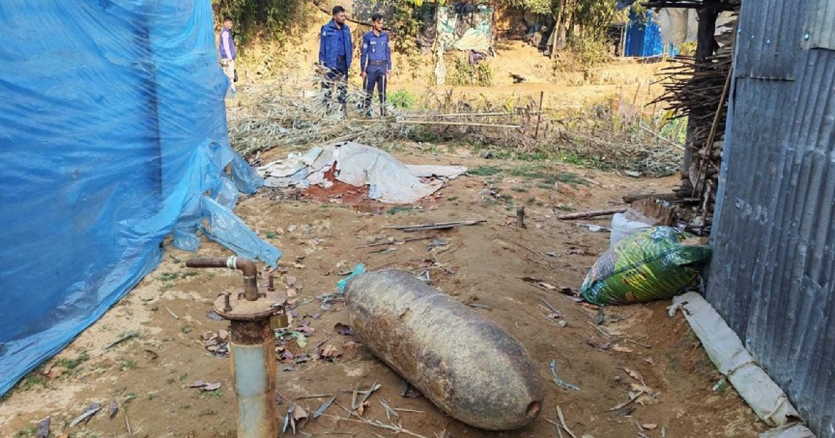 রামুতে বোমা সদৃশ সিলিন্ডারের উপর একদশক ধরে চলে ‘কাপড় কাঁচা’!