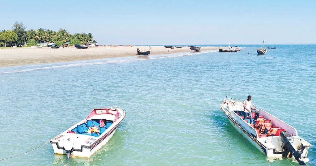 সেন্টমার্টিনে ভরা মৌসুমেও নেই আশানুরূপ পর্যটক, বিপাকে ব্যবসায়ী ও বাসিন্দারা