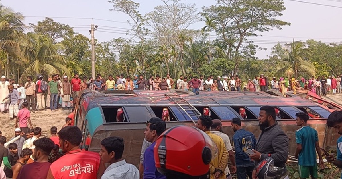 বাসচাপায় প্রাণ গেল মা-ছেলেসহ ৩ জনের, আহত ২০