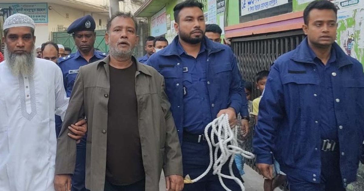 নারায়ণগঞ্জে প্যারোলে মুক্তি পেয়ে মায়ের জানাজায় আওয়ামী লীগ কর্মী