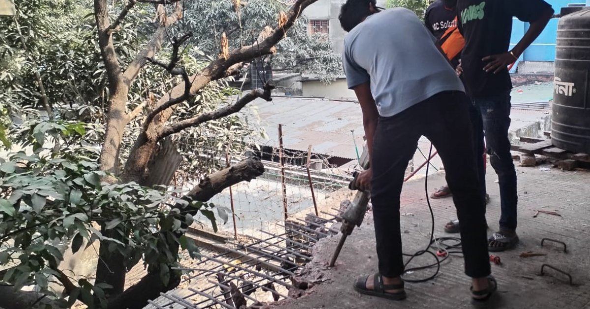 নকশা বহির্ভূত ভবনের বিরুদ্ধে রাজউকের উচ্ছেদ অভিযান