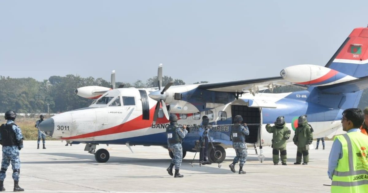 জরুরি পরিস্থিতি মোকাবেলায় সক্ষমতা যাচাইয়ে যশোর বিমানবন্দরে নিরাপত্তা মহড়া