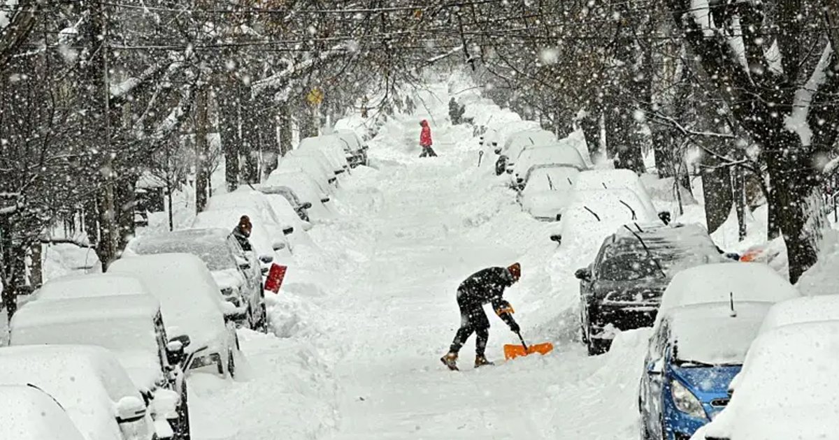 যুক্তরাষ্ট্রে তুষার ঝড়ে হাজারো ফ্লাইট বাতিল, জীবনযাত্রা বিপর্যস্ত 