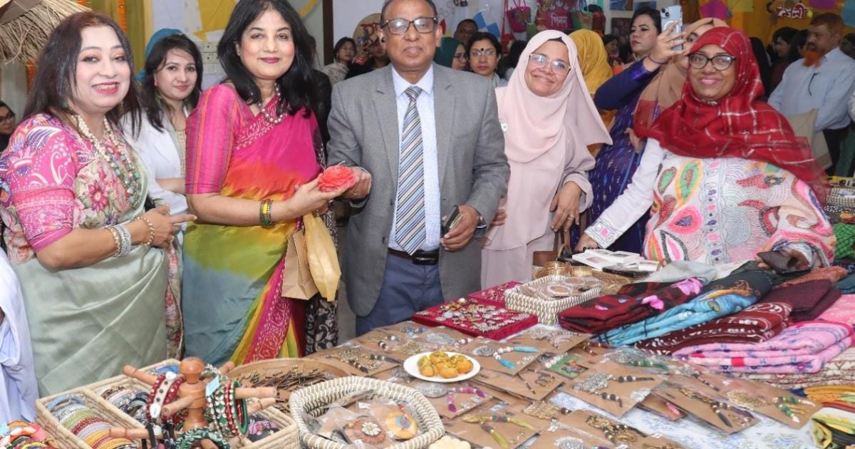 ন্যাশনাল কলেজ অব হোম ইকনমিক্সে পিঠা উৎসব ও হস্তশিল্প মেলা 