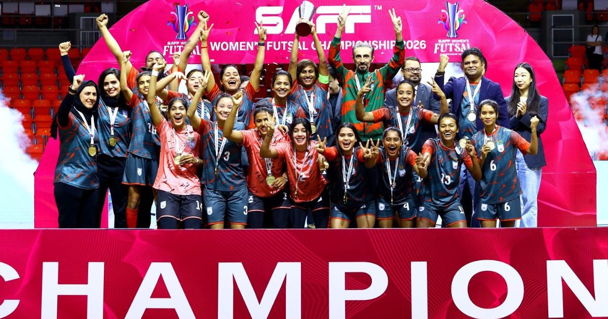 দেশে ফিরছে সাফজয়ী নারী ফুটসাল দল, ছাদখোলা বাসে দেওয়া হবে সংবর্ধনা