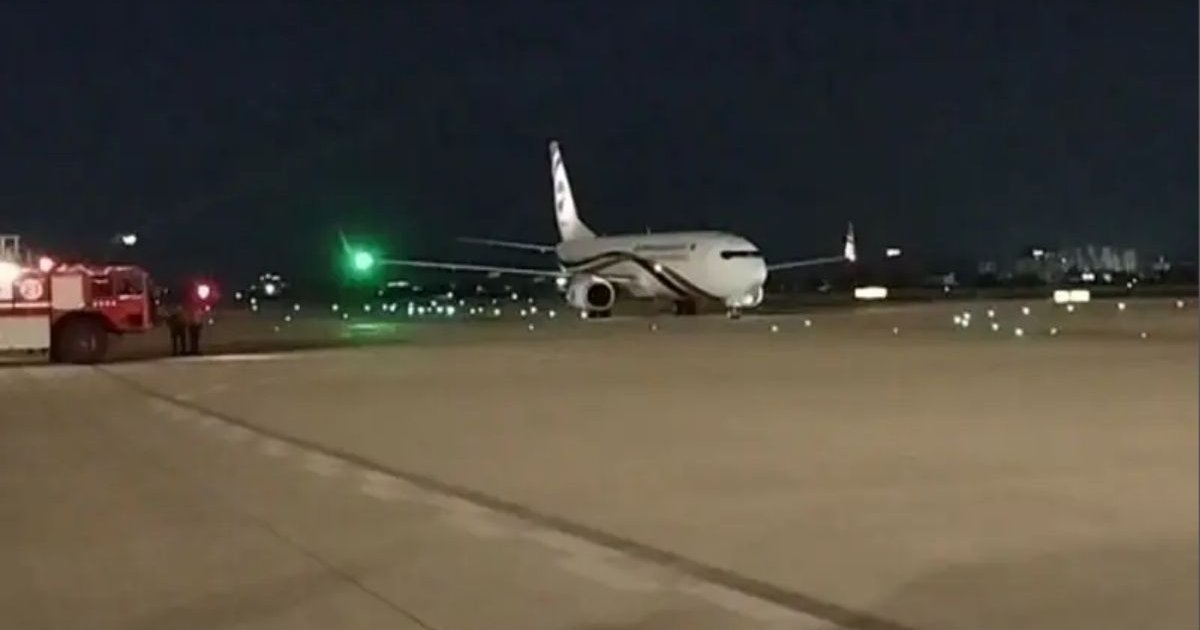 ১৪ বছর পর পাকিস্তানে বাংলাদেশ বিমান, ‘ওয়াটার ক্যানন স্যালুট’-এ সংবর্ধনা