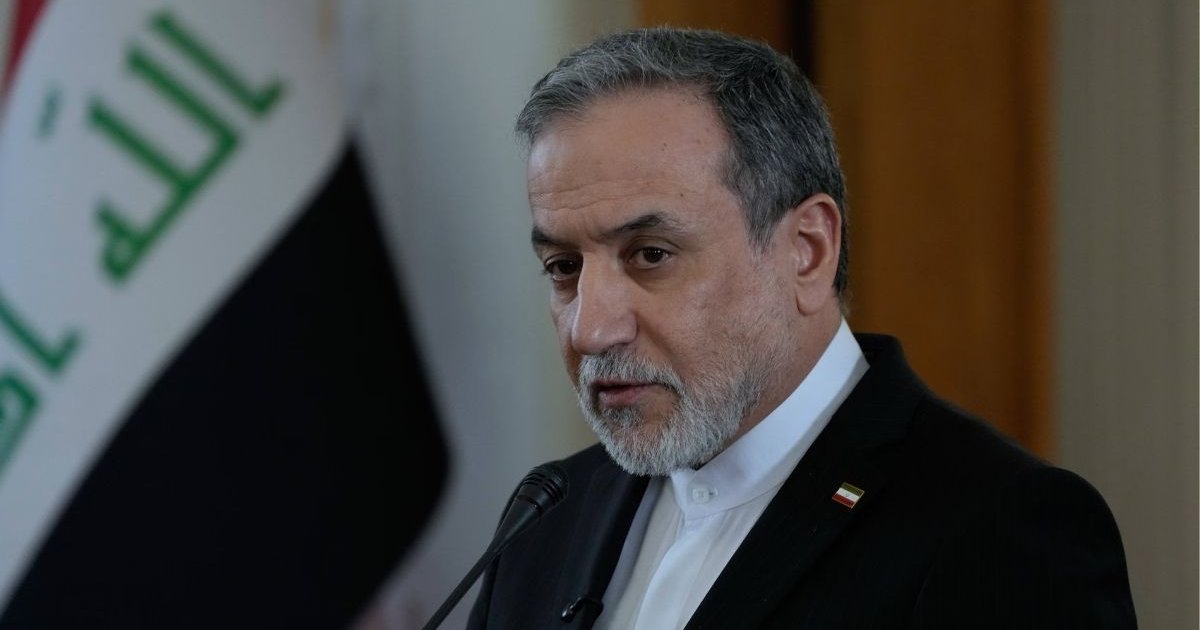 যুক্তরাষ্ট্রের সম্ভাব্য হামলার শঙ্কা, আলোচনার জন্য তুরস্কে যাচ্ছেন ইরানের পররাষ্ট্রমন্ত্রী  