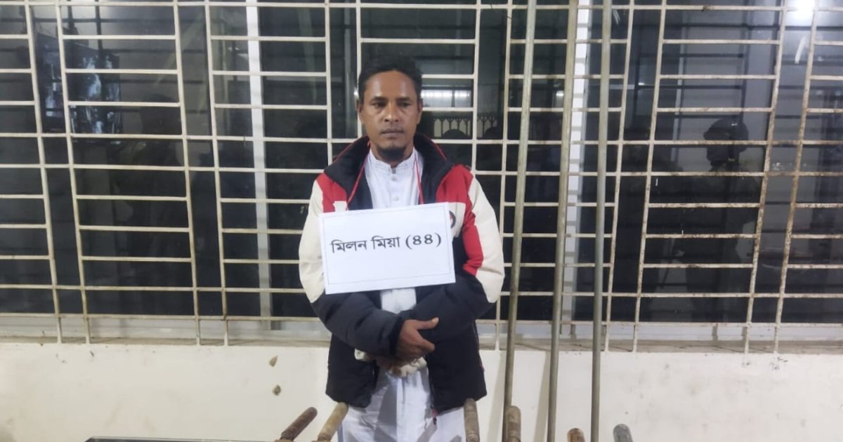 নির্বাচনকে কেন্দ্র করে যৌথ অভিযান, বিএনপি নেতার বাড়িতে মিললো দেশীয় অস্ত্র