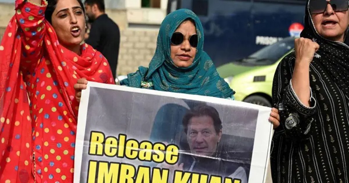 ইমরান খান ছাড়াও যাদের ভিন্নমত দমন করছে পাক বাহিনী 