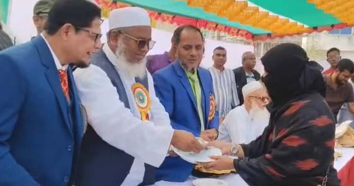 স্কুলে পুরস্কার বিতরণের আড়ালে নগদ টাকা উপহার, বিএনপি জোটের প্রার্থীকে জরিমানা
