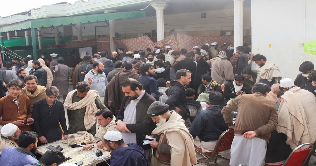 মসজিদে সম্ভাব্য সামরিক হামলার সতর্কতা প্রচার, হাজারো মানুষের স্থানান্তর