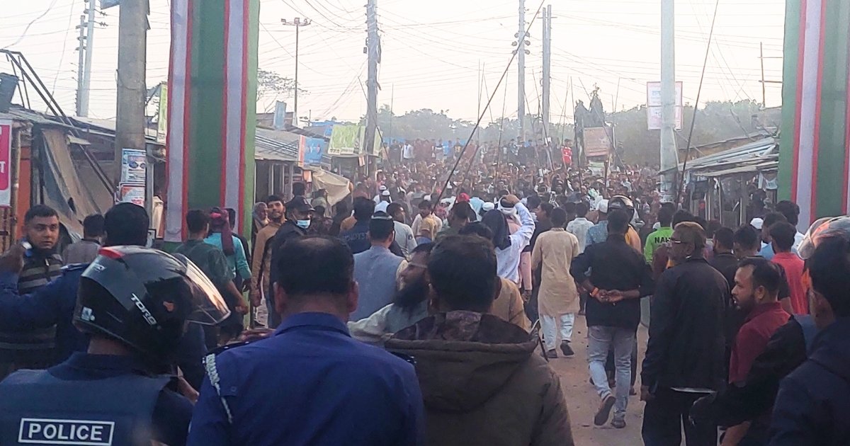 অনুষ্ঠানে দাওয়াত না দেওয়ায় ১৪ গ্রামবাসীর তুমুল সংঘর্ষে আহত ৫০