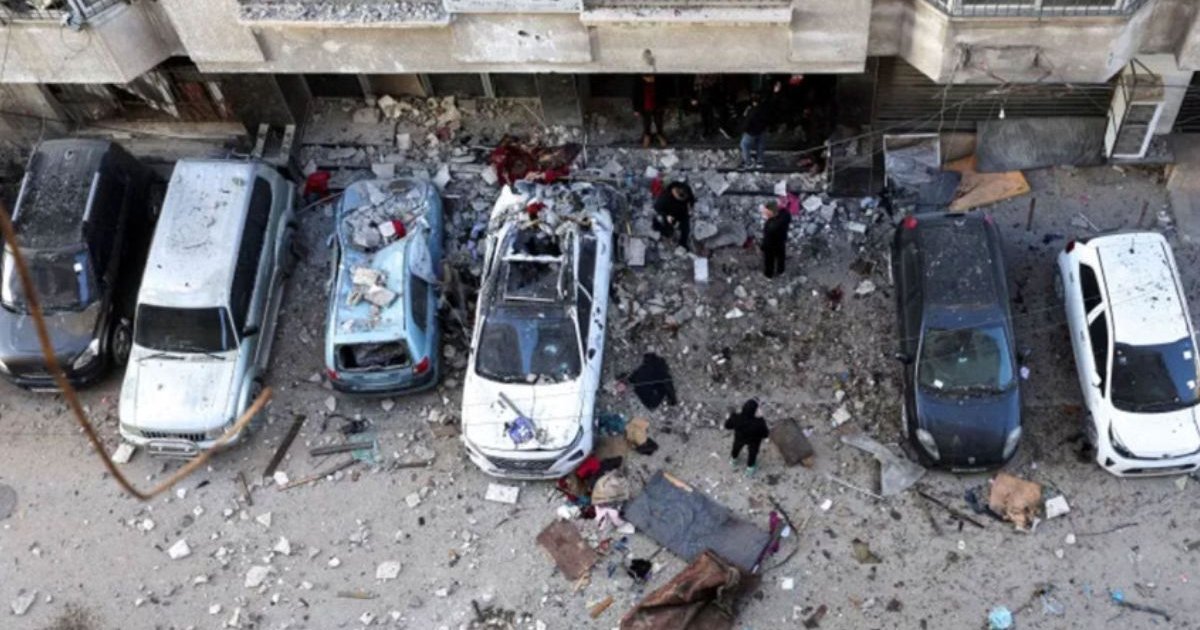 গাজায় ইসরায়েলি বাহিনীর বিমান হামলা, ৩২ ফিলিস্তিনি নিহত