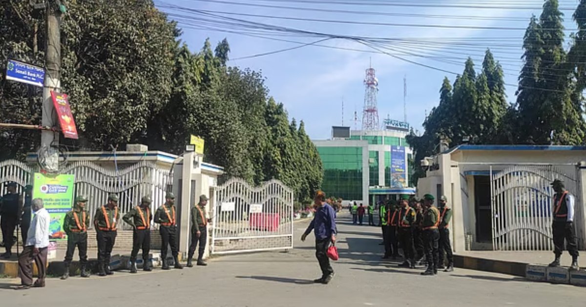 ইজারা সিদ্ধান্তের প্রতিবাদে চট্টগ্রাম বন্দরে দ্বিতীয় দিনেও চলছে কর্মবিরতি