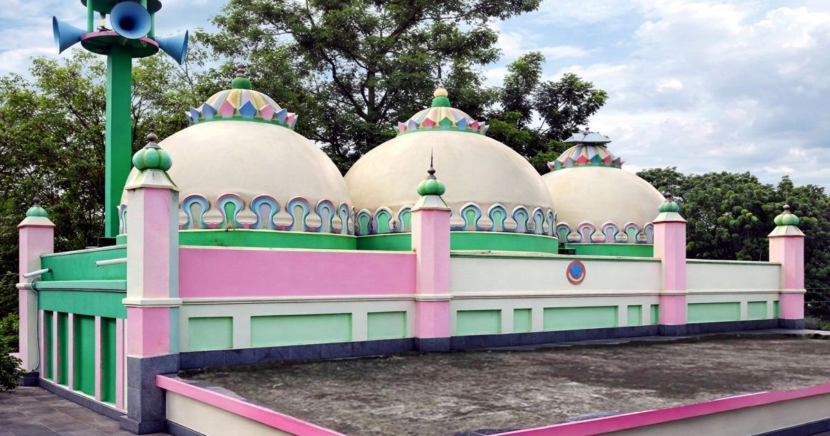 কুমিল্লার তিন গম্বুজের ফাতেহ খাঁ জামে মসজিদ