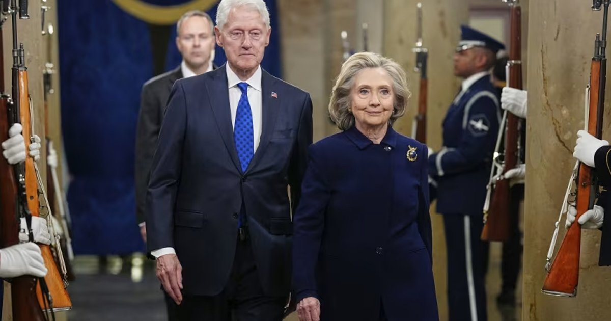 ক্লিনটন দম্পতির নতুন নথি ঘিরে তোলপাড়