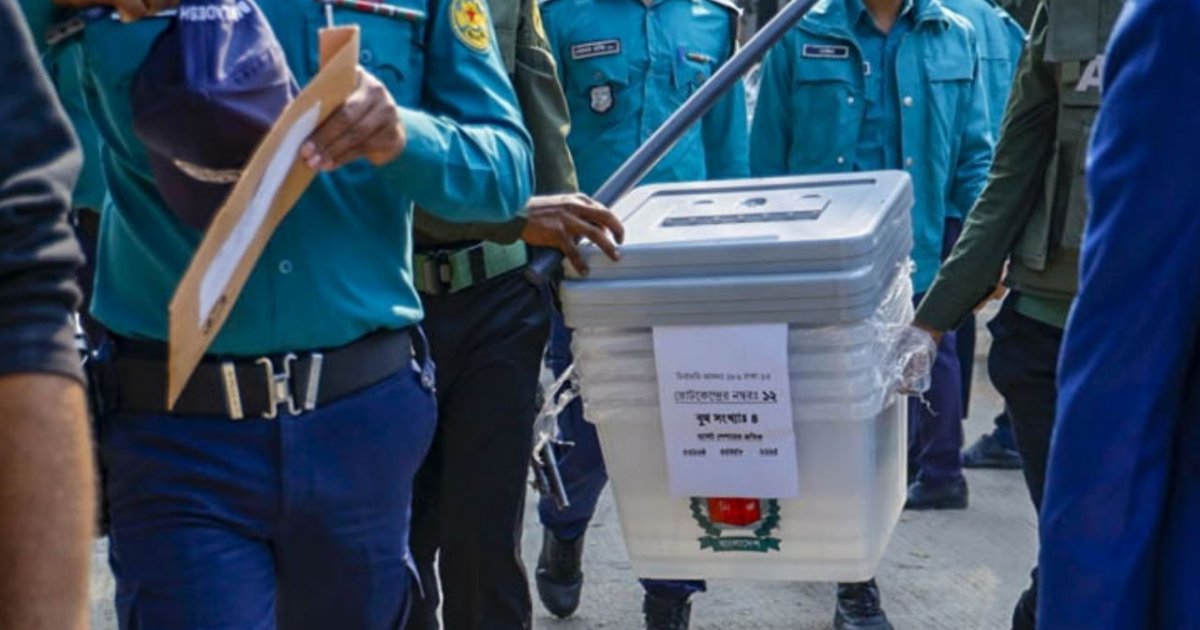 ত্রয়োদশ সংসদ নির্বাচনের প্রস্তুতি: ব্যালট পেপার যাচ্ছে জেলায় জেলায়