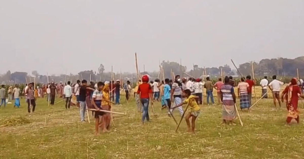 জমি থেকে ফসল তোলা নিয়ে দুপক্ষের তুমুল সংঘর্ষ, আহত ৩০