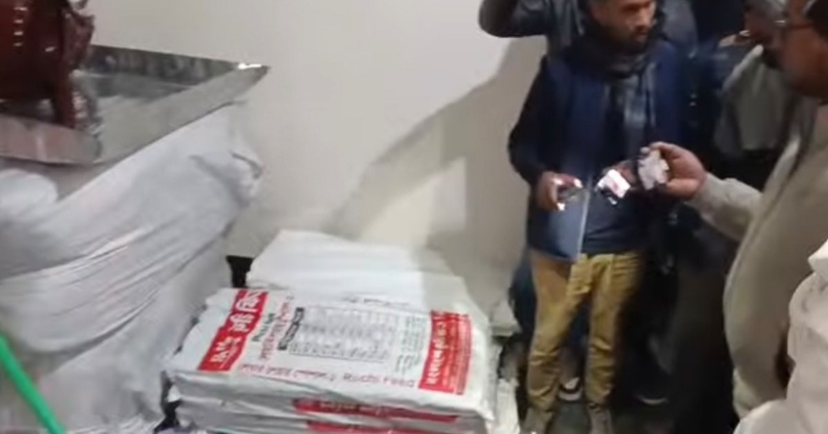 অস্ত্র মজুদের খবরে পটুয়াখালীতে জামায়াতের কার্যালয়ে পুলিশের অভিযান