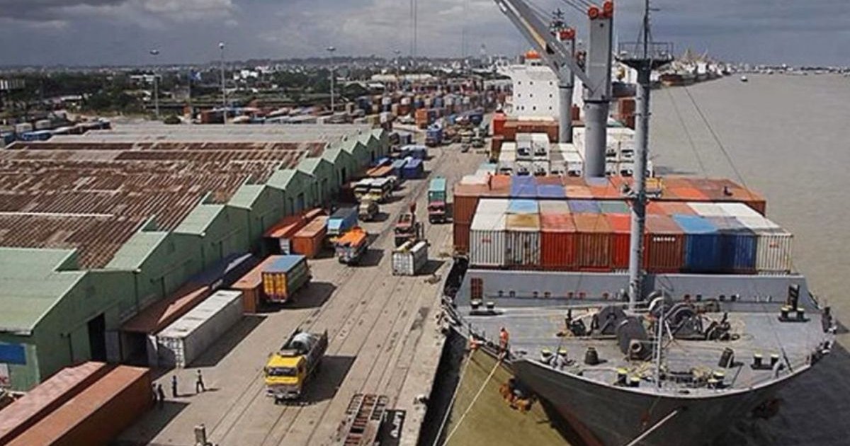 শ্রমিক-কর্মচারীদের ২৪ ঘণ্টার কর্মবিরতির চতুর্থ দিনে চট্টগ্রাম বন্দরে অচলাবস্থা