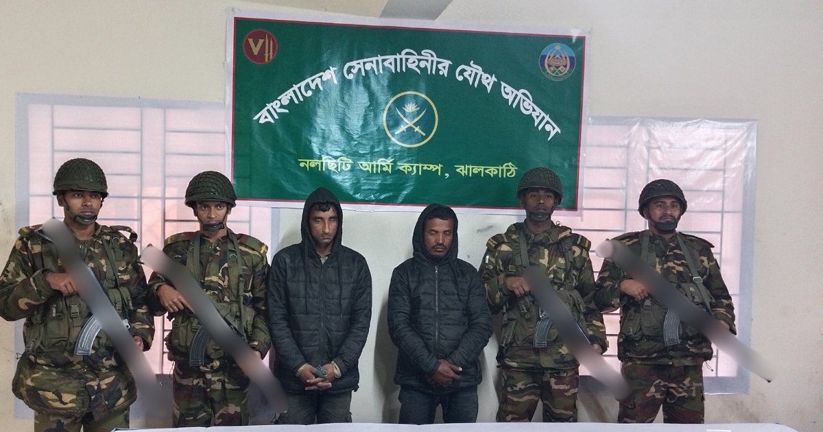 যৌথ বাহিনীর অভিযানে অস্ত্র-মাদকসহ স্বেচ্ছাসেবক দলের দুই নেতা গ্রেপ্তার